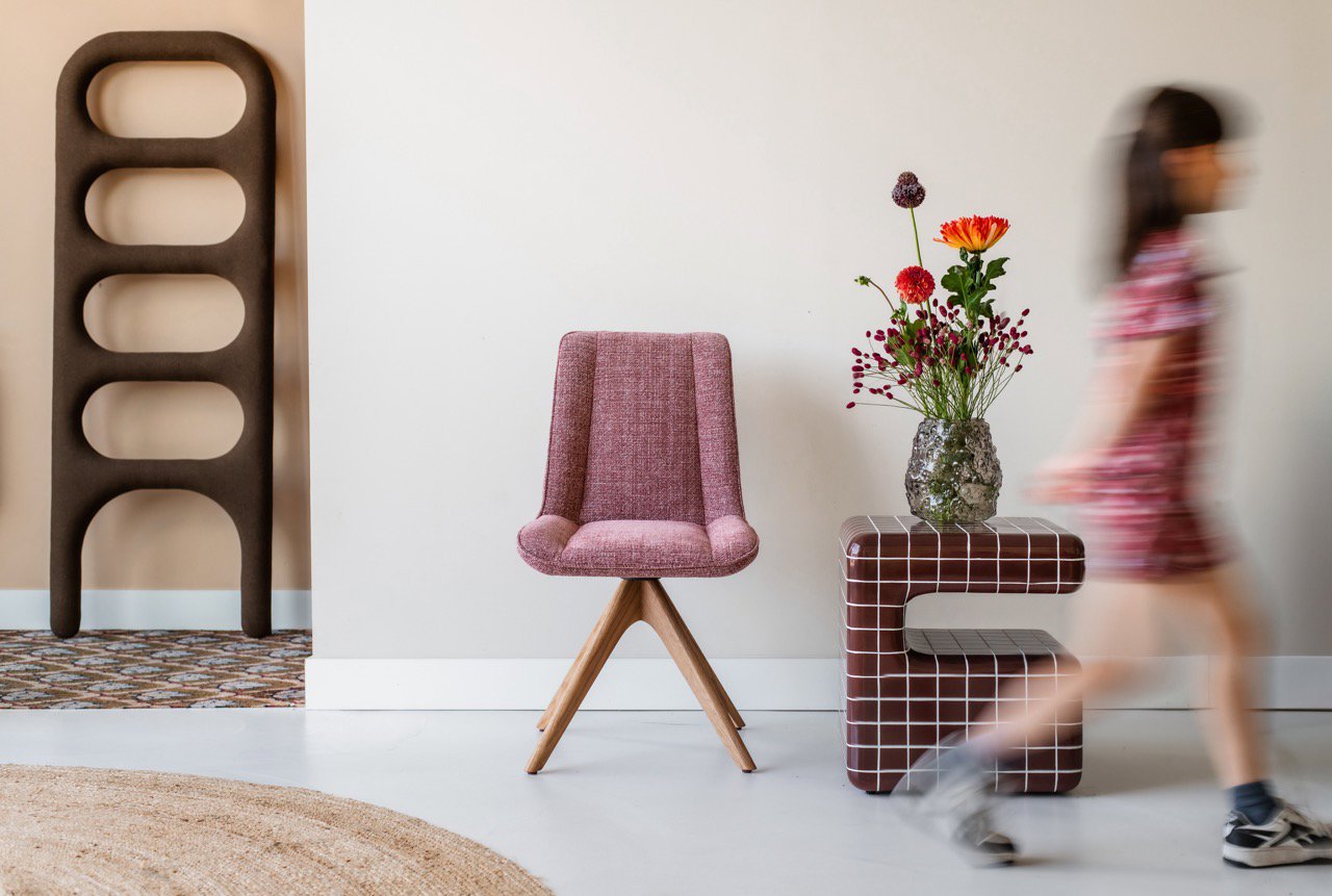 Umedo Dining Chair Scarlet Grain Revolve Oak Natural